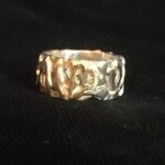 Goud-Zilveren ring samengesteld van sieraden van een dierbare